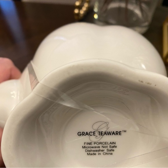 ☘️NEW☘️ Shamrock Fine Porcelain Teapot☘️ - Picture 5 of 5